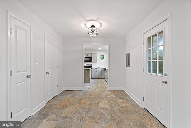 Building Photo - 409 Maiden Ln