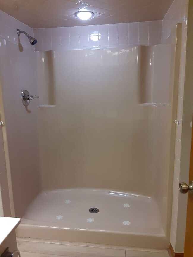 Building Photo - Adorable Single Family Home