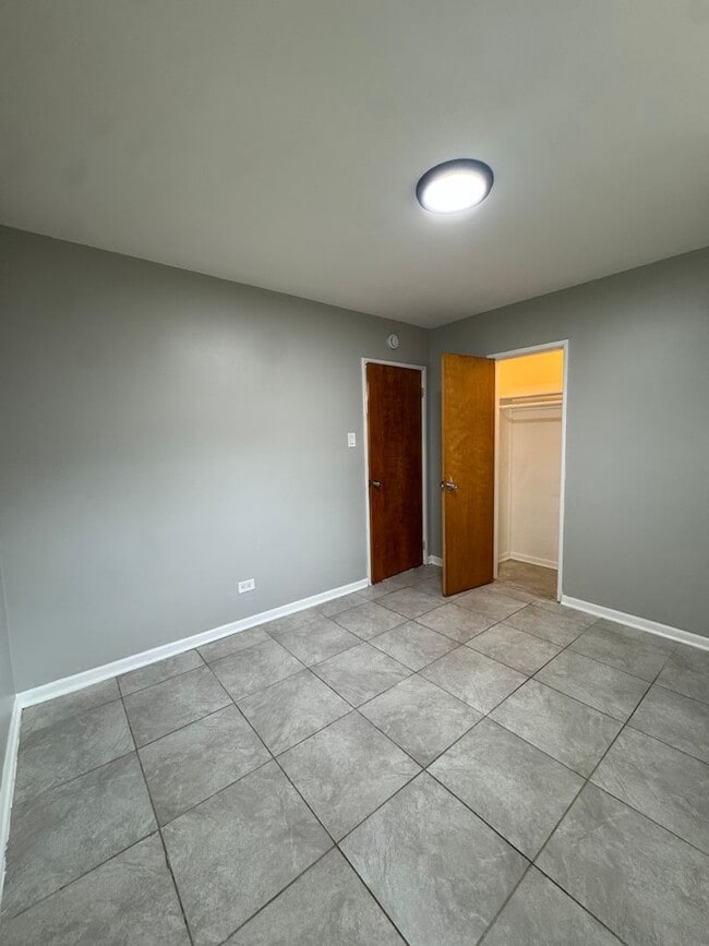 Building Photo - 2 Bedroom Ranch Home now available in Calu...