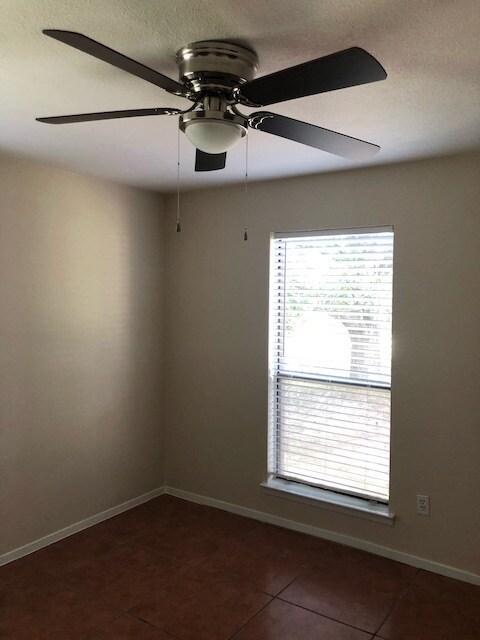 Building Photo - 239 Craddock Ave