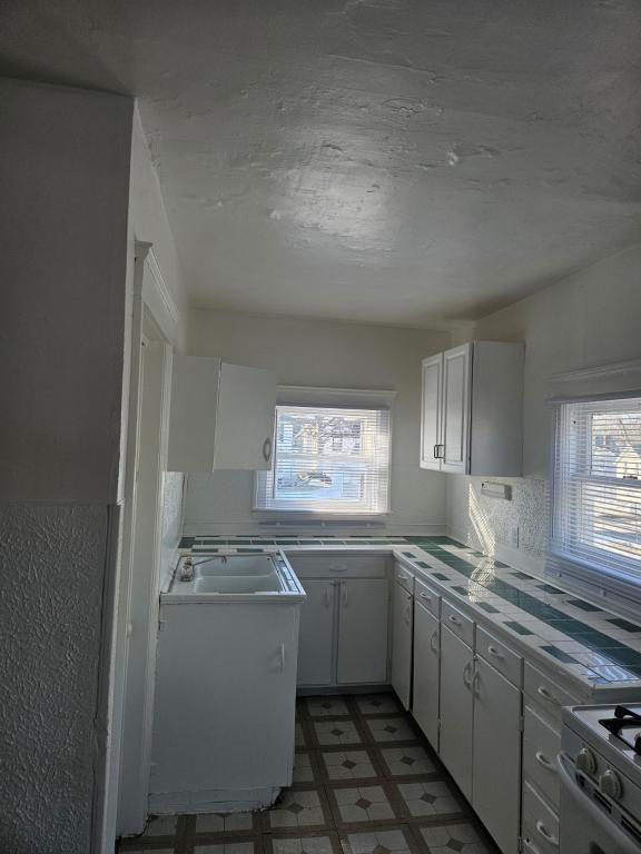 Building Photo - 708 S Galena Ave