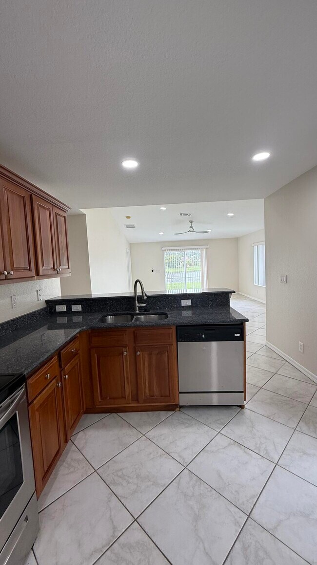 Building Photo - 2131 Newport Isles Blvd