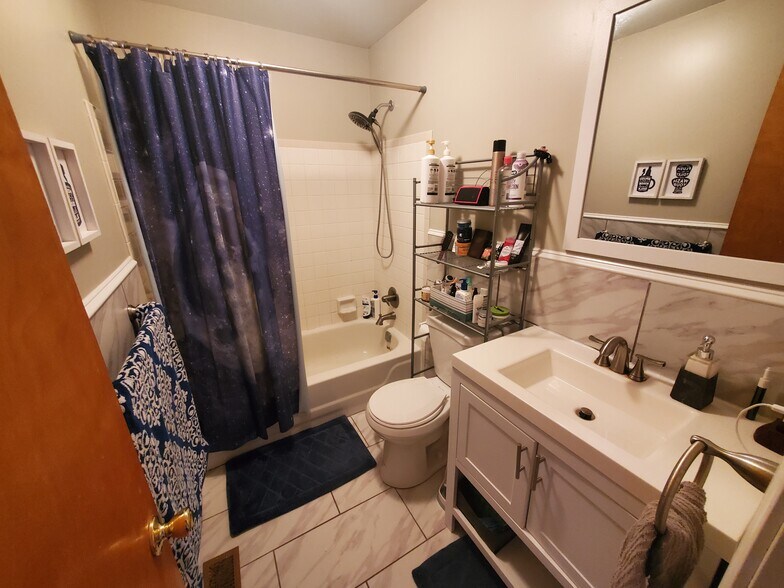 Building Photo - 1716 W Page St