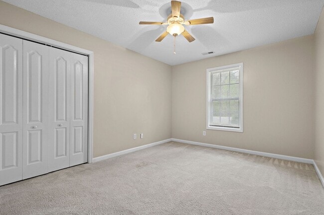 Building Photo - Large Home in Harvest