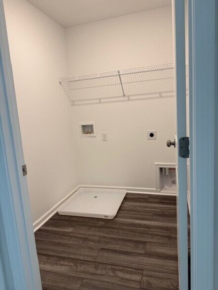 Building Photo - 6212 kenbrook Dr