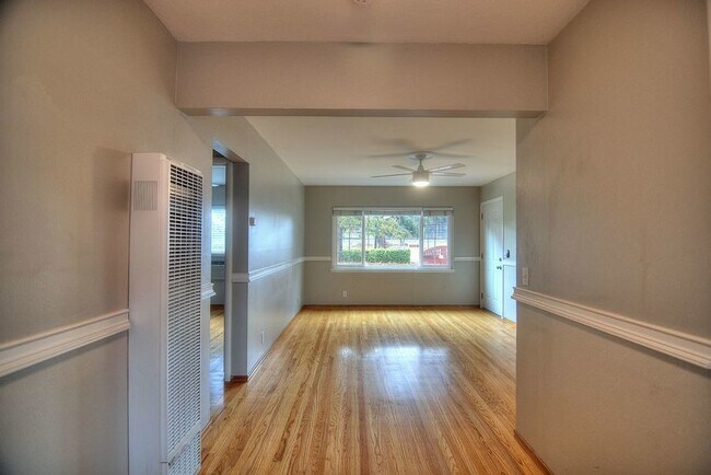 Building Photo - 171 Alma St