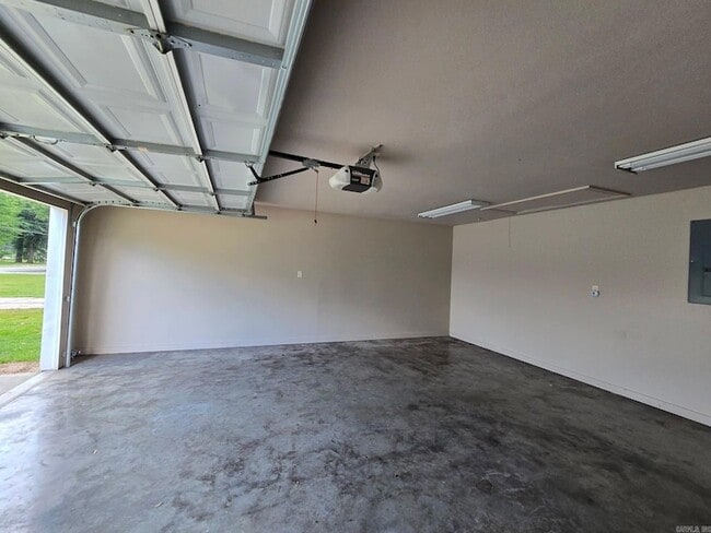 Building Photo - 203 N Bernis St