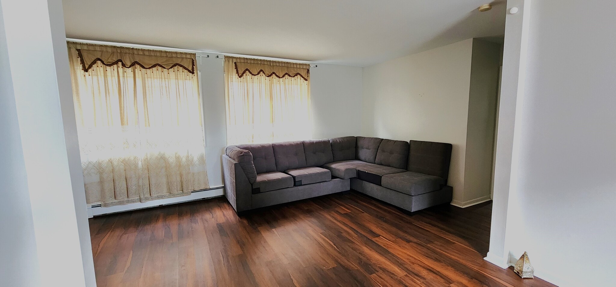 Building Photo - 6163 N Leavitt St