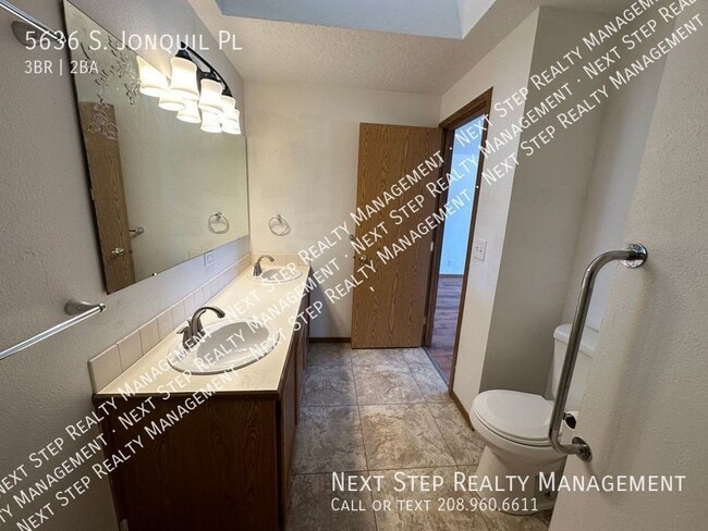 Building Photo - 5636 S Jonquil Pl