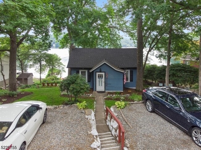 Primary Photo - 137 Lakeview Ave