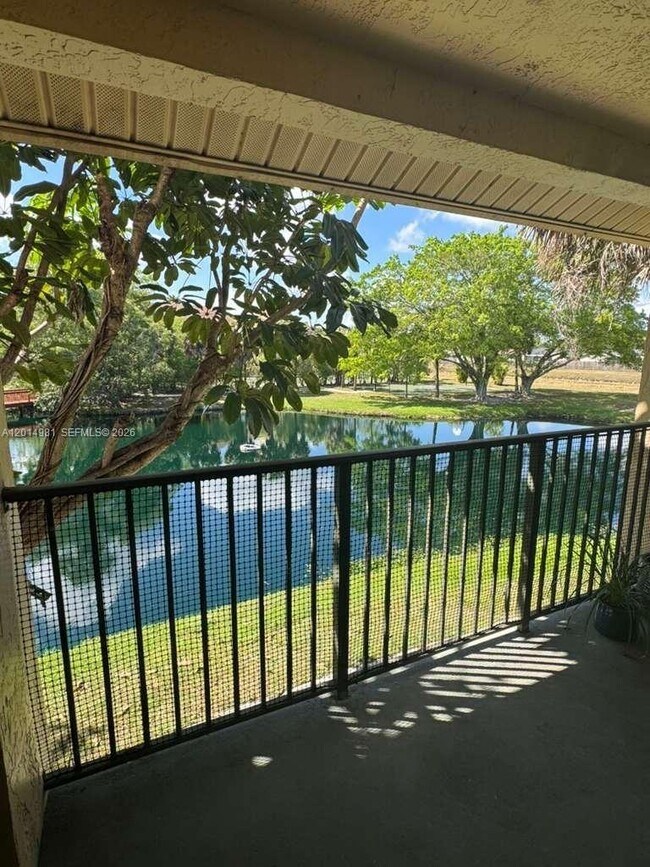 Building Photo - 9999 Summerbreeze Dr