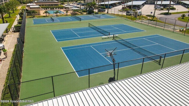 Building Photo - 520 Palm Springs Blvd