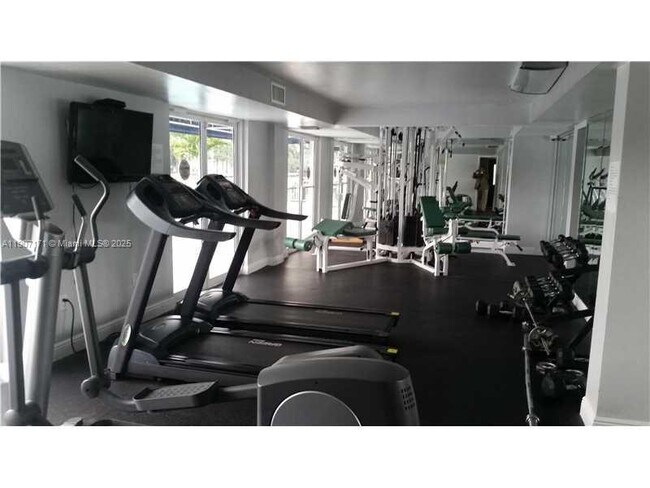 Building Photo - 1720 NW N River Dr