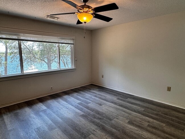 Building Photo - 806 Regatta Dr