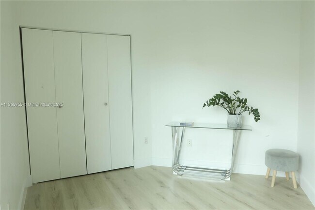 Building Photo - 350 NE 24th St