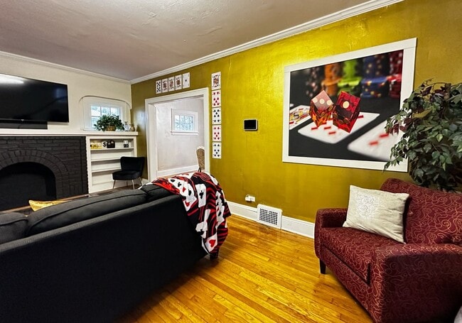 Building Photo - Charming Cleveland Heights Home in Prime Location