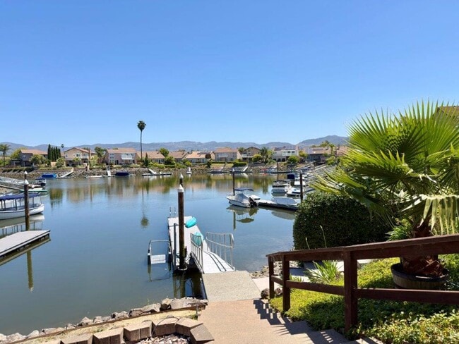 Building Photo - Coveted Napa Yacht Club 3 Bedrooms, 2 1/2 Bathrooms, w/ 1st Level Primary Bedroom/Bath