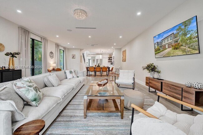 Building Photo - 1101 NE 16th Terrace