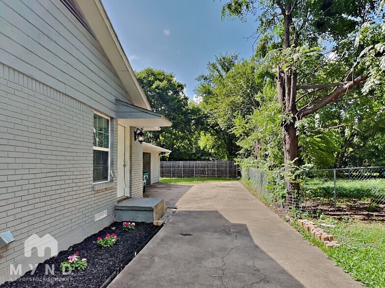 Building Photo - 205 Olive St