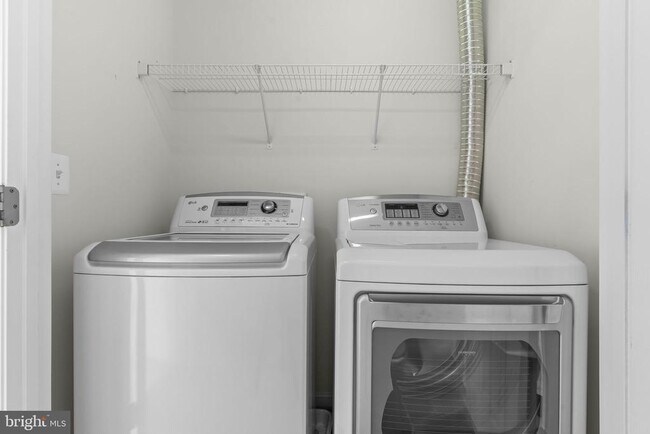 Building Photo - 15641 John Diskin Cir