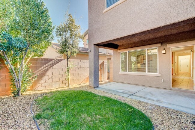 Building Photo - Summerlin Home - 3 Bedrooms + Small Loft +...