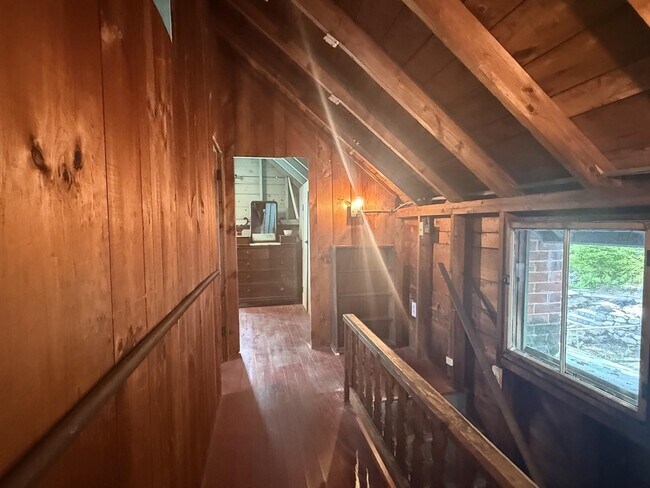 Building Photo - 50 Linfield Ln