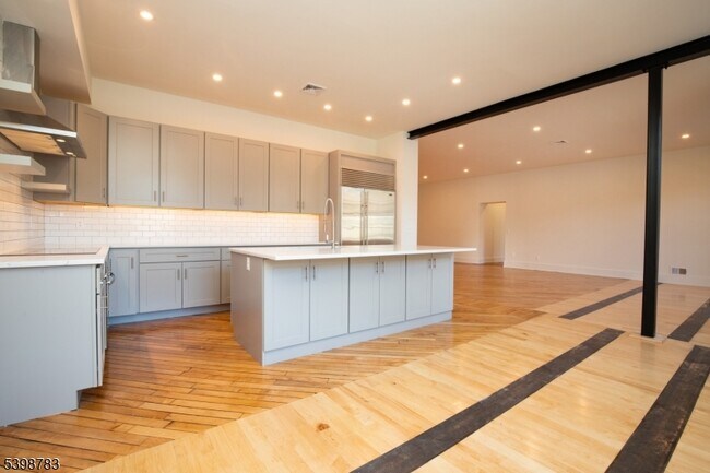 Building Photo - 71 N Main St