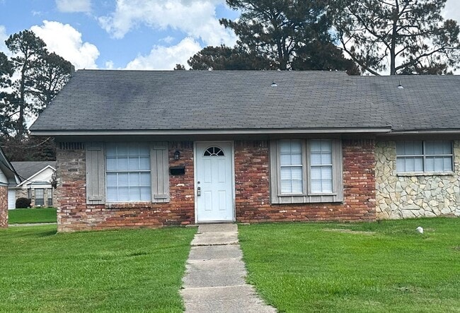 Primary Photo - 2 Bedroom 1 Bathroom Triplex