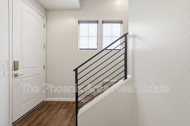 Building Photo - 2090 S Dorsey Ln