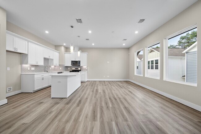 Building Photo - 9 Wellford St