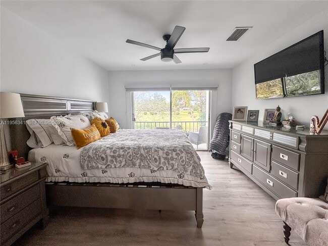 Building Photo - 19100 Bob-O-Link Dr