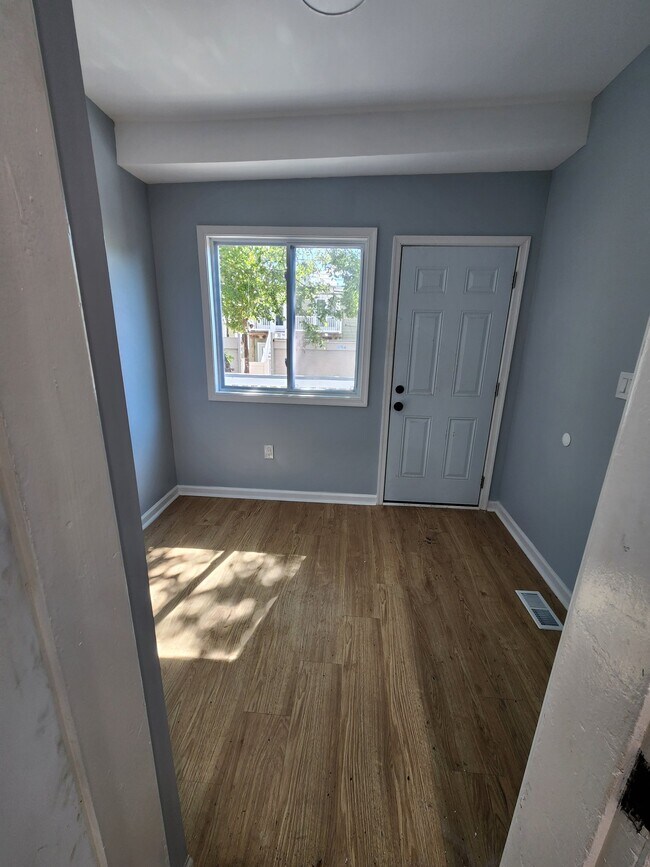 Building Photo - 1223 Staples St NE