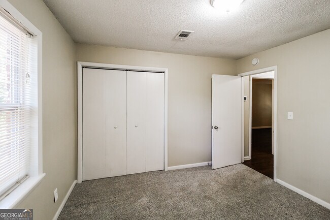 Building Photo - 5151 Hillside Dr NW