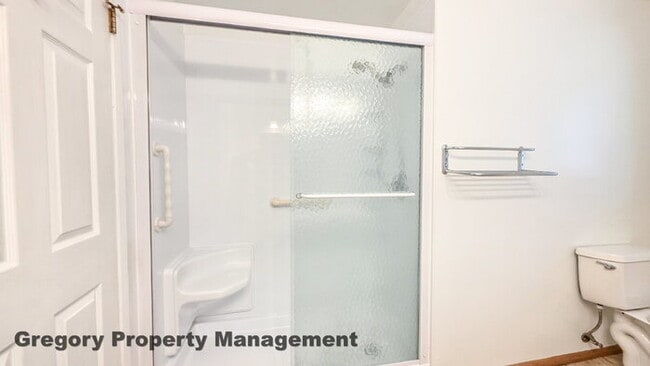 Building Photo - Edmonds Rambler – Prime Location & large back yard!