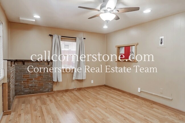 Building Photo - 411 E Cheyenne Rd