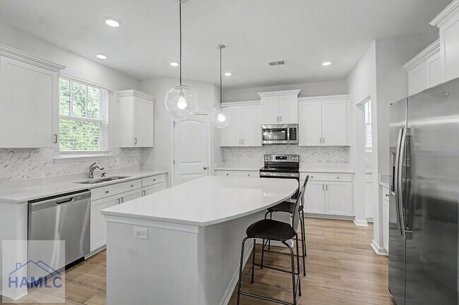 Building Photo - 160 Spring Hill Dr