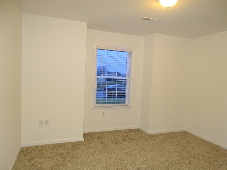 Building Photo - 207 Abbey Ln