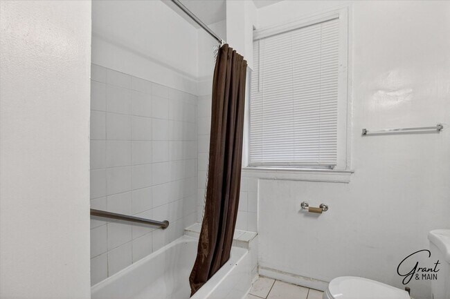 Building Photo - 58/60 Alger - FDR - T