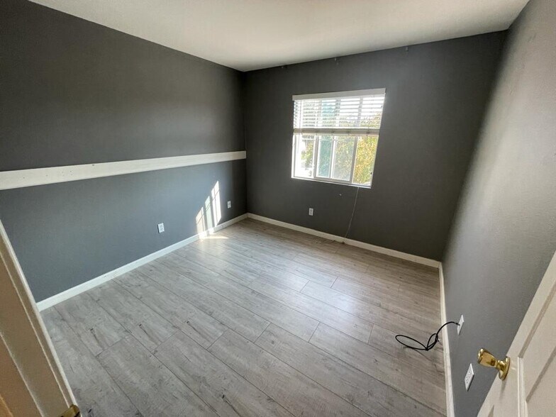 Building Photo - 21 Anjou Cir