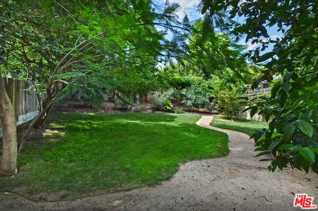 Building Photo - 14017 Valley Vista Blvd