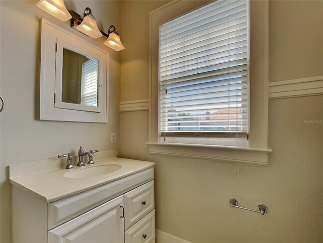 Building Photo - 1806 W Morrison Ave