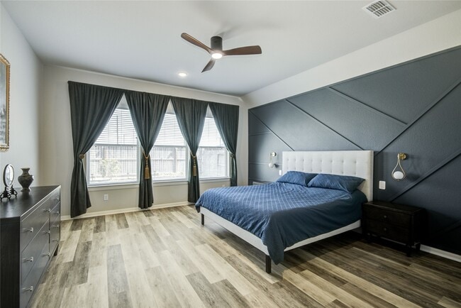 Building Photo - 2815 Torrey Pines Dr