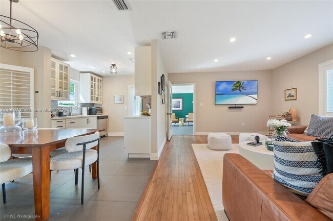 Building Photo - 5830 SW 51st St
