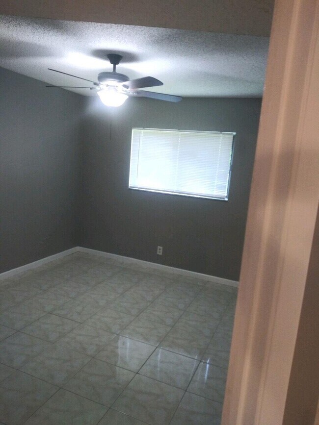 Building Photo - 522 Trace Cir