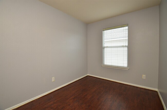 Building Photo - 2707 Roaring Oaks Ln