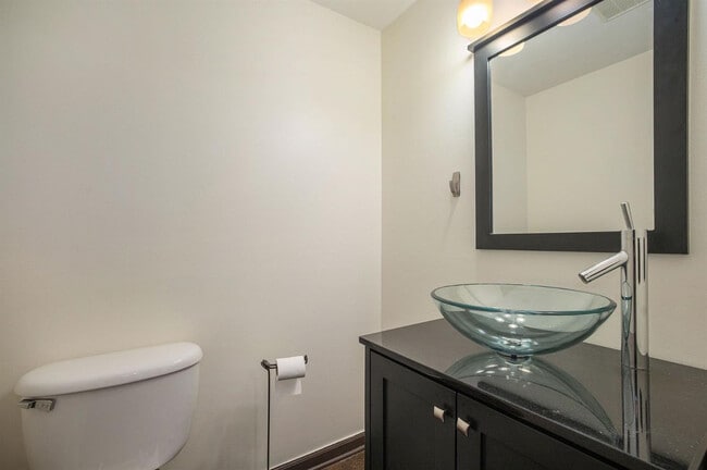 Building Photo - 3088 Village Cir