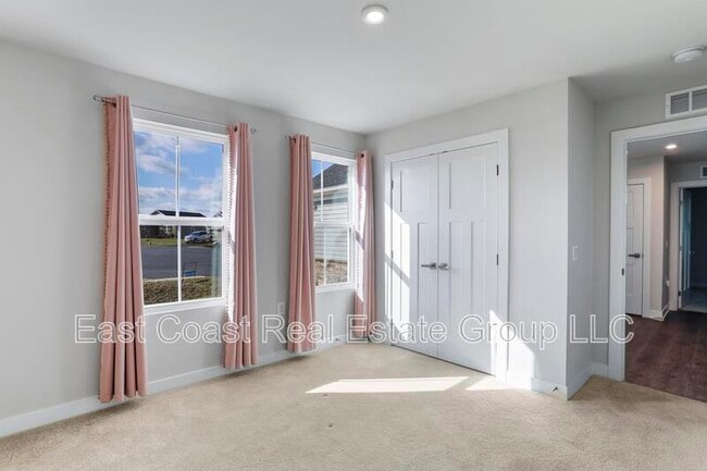 Building Photo - 632 Perspective Pl