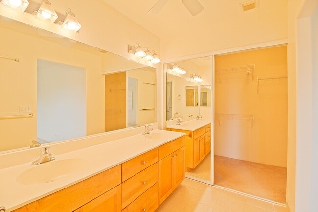 Building Photo - Stunning 4-Bedroom Home with Solar and Sal...