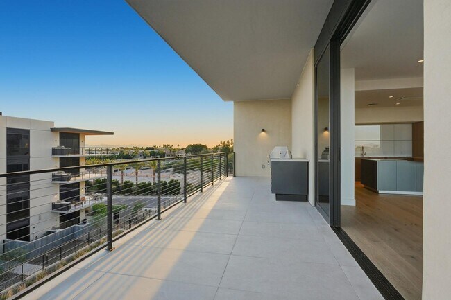 Building Photo - 4849 N Camelback Rdg Dr