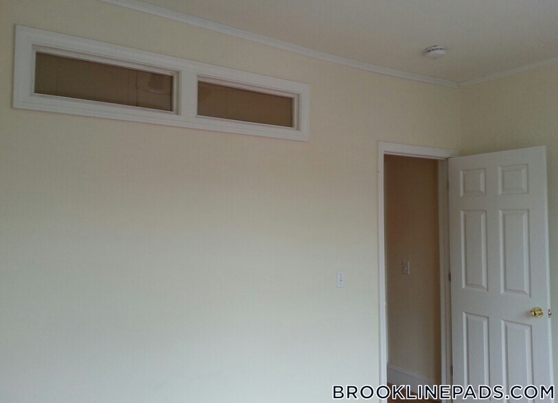 Building Photo - 62 Egmont St